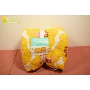 Pillowfort Knit Flower Kids' Throw Blanket 50x60"